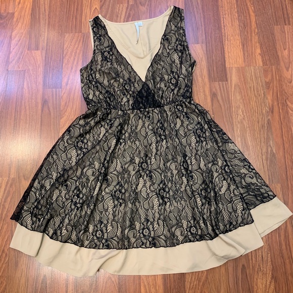 LC Lauren Conrad Dresses & Skirts - LC Lauren Conrad Lace Formal Evening Dress